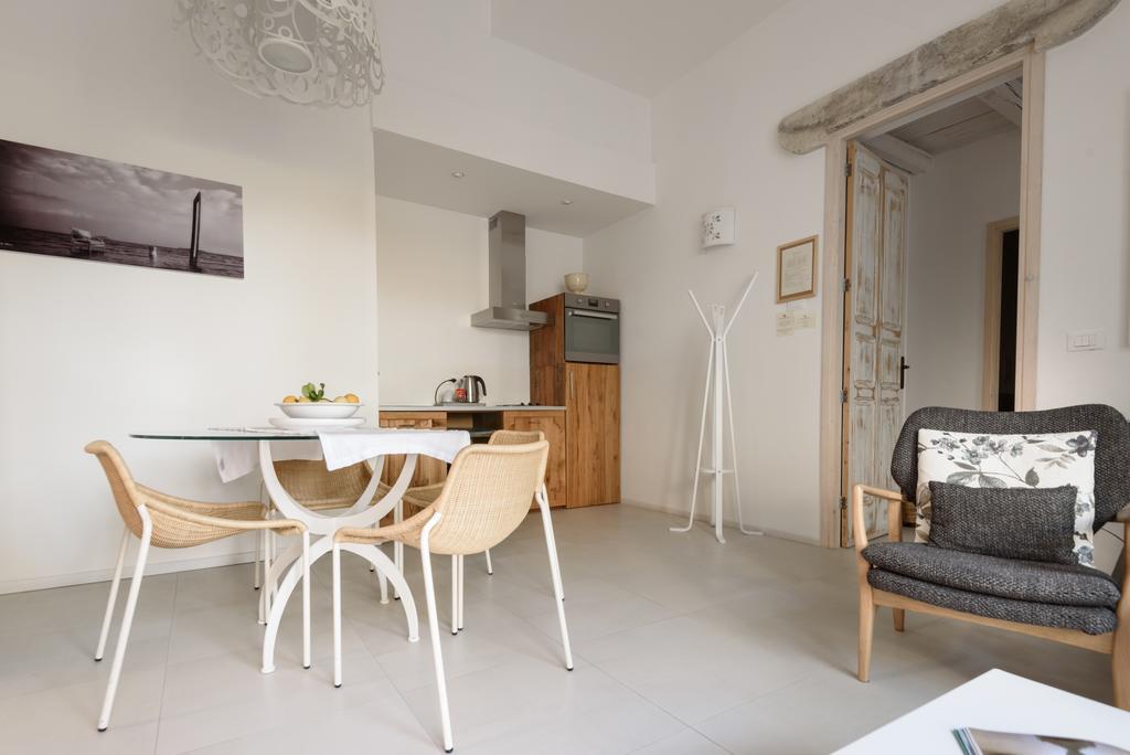 Bed and Breakfast Palazzo Dei Dondoli Lecce Exterior foto