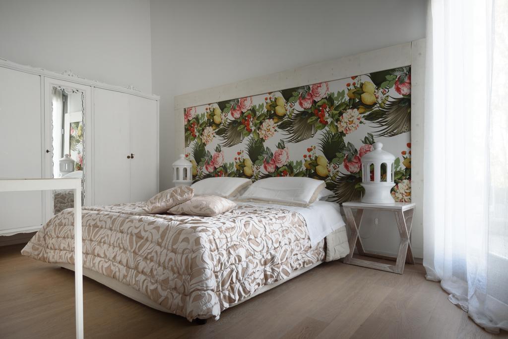 Bed and Breakfast Palazzo Dei Dondoli Lecce Exterior foto